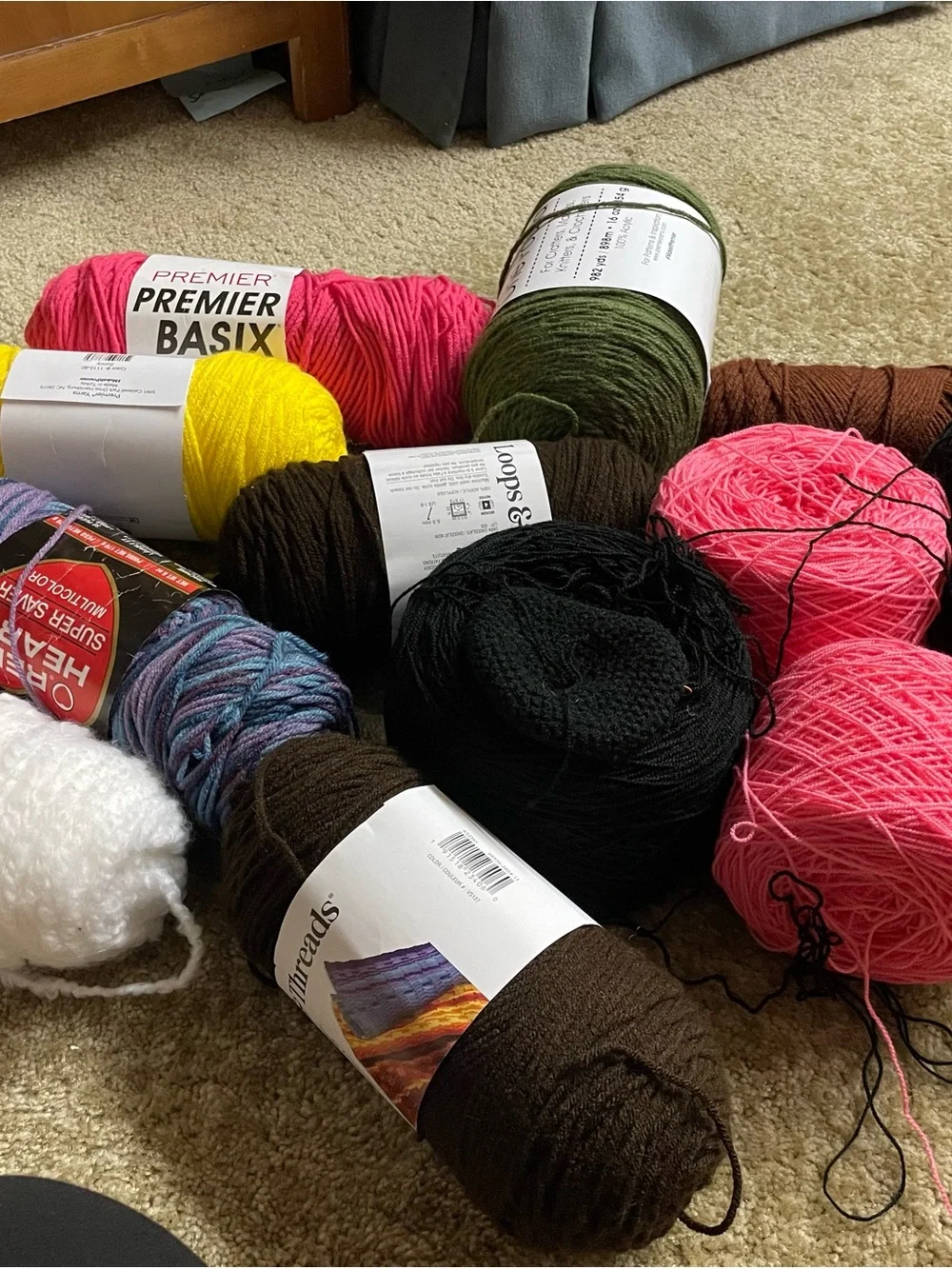 Random Yarn Lot - Picture 2 of 6